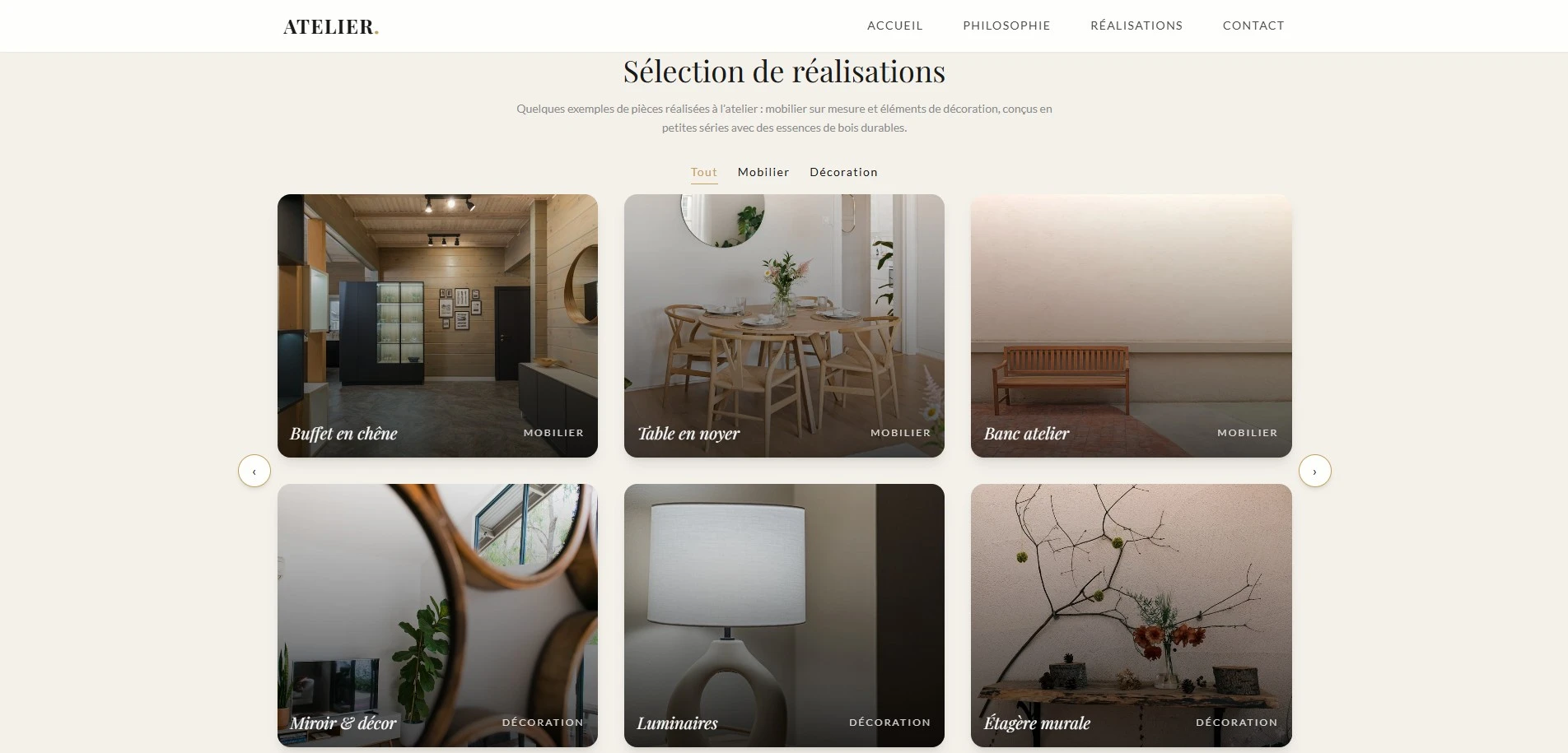 Buffet en chêne massif réalisé sur mesure, avec rangements intégrés dans un intérieur contemporain