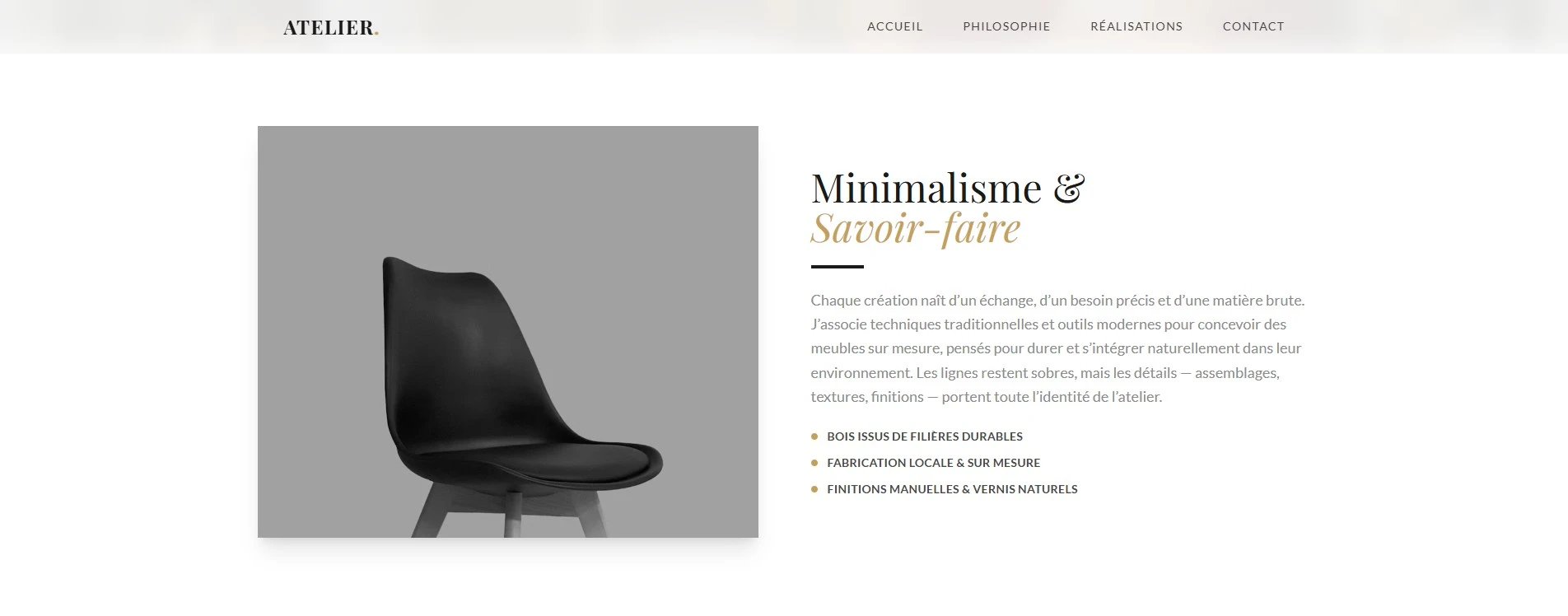 Capture de la section “Minimalisme & Savoir-faire” présentant les valeurs de l’atelier, accompagnée d’un meuble design en bois et d’une chaise moderne en finition noire.